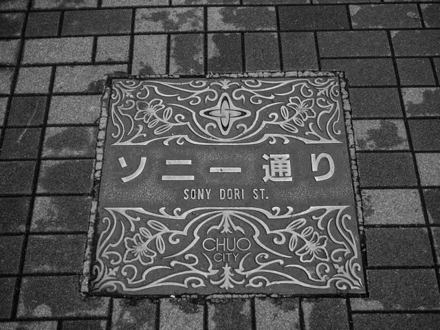 Manholecovers bw 1 of 1 640 0.0x0.0x4608.0x3456.0 q85