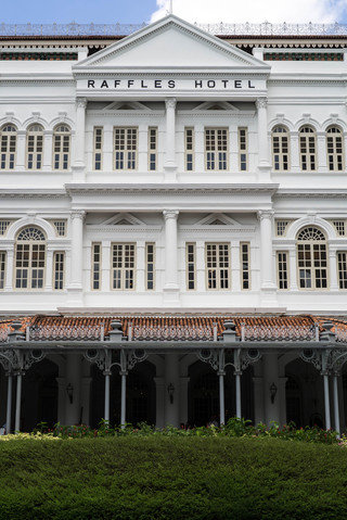 Raffleshotel 320 255.0x0.0x3028.125x4533.0 q85