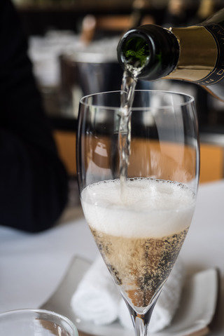 Emp champagne 320 81.35000000000001x0.0x2898.09375x4339.0 q85