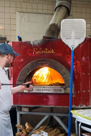 Robertas pizzainoven 1 of 1 320 194.4x0.0x3078.0x4608.0 q85