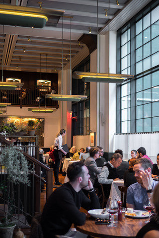 Usc restaurant 1 of 1 320 194.4x0.0x3078.0x4608.0 q85