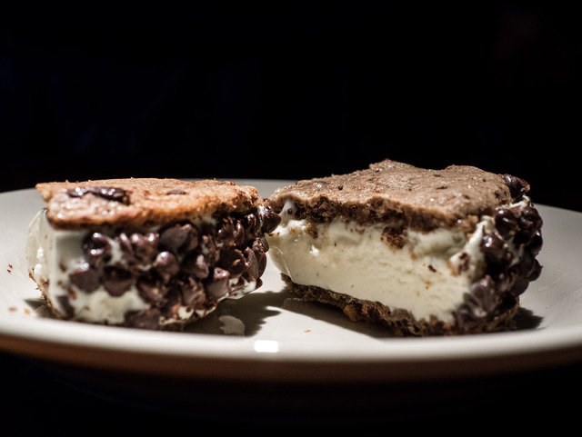 Bb icecreamsandwich 1 of 1 640 0.0x35.19183673469396x3749.0x2815.3469387755104 q85