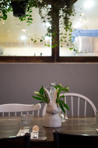 Maman tablesetting 1 of 1 320 192.26250000000002x0.0x3040.4845703124997x4557.0 q85