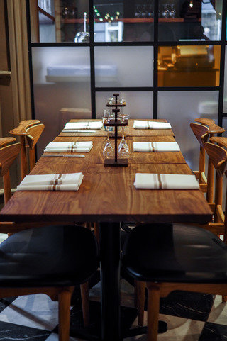 Pg tablesetting 1 of 1 320 170.75x0.0x3062.828125x4602.0 q85