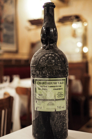Benoit chartreuse 1 of 1 320 0.0x87.08x2786.0x4179.84 q85