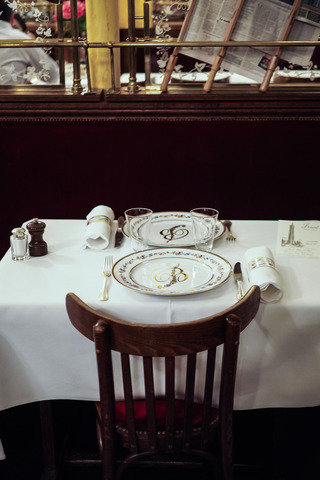 Benoit tablefortwo 1 of 1 320 61.9875x0.0x3051.10869140625x4577.0 q85