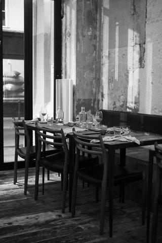 Interior bw 320 105.60000000000001x0.0x1368.0x2048.0 q85